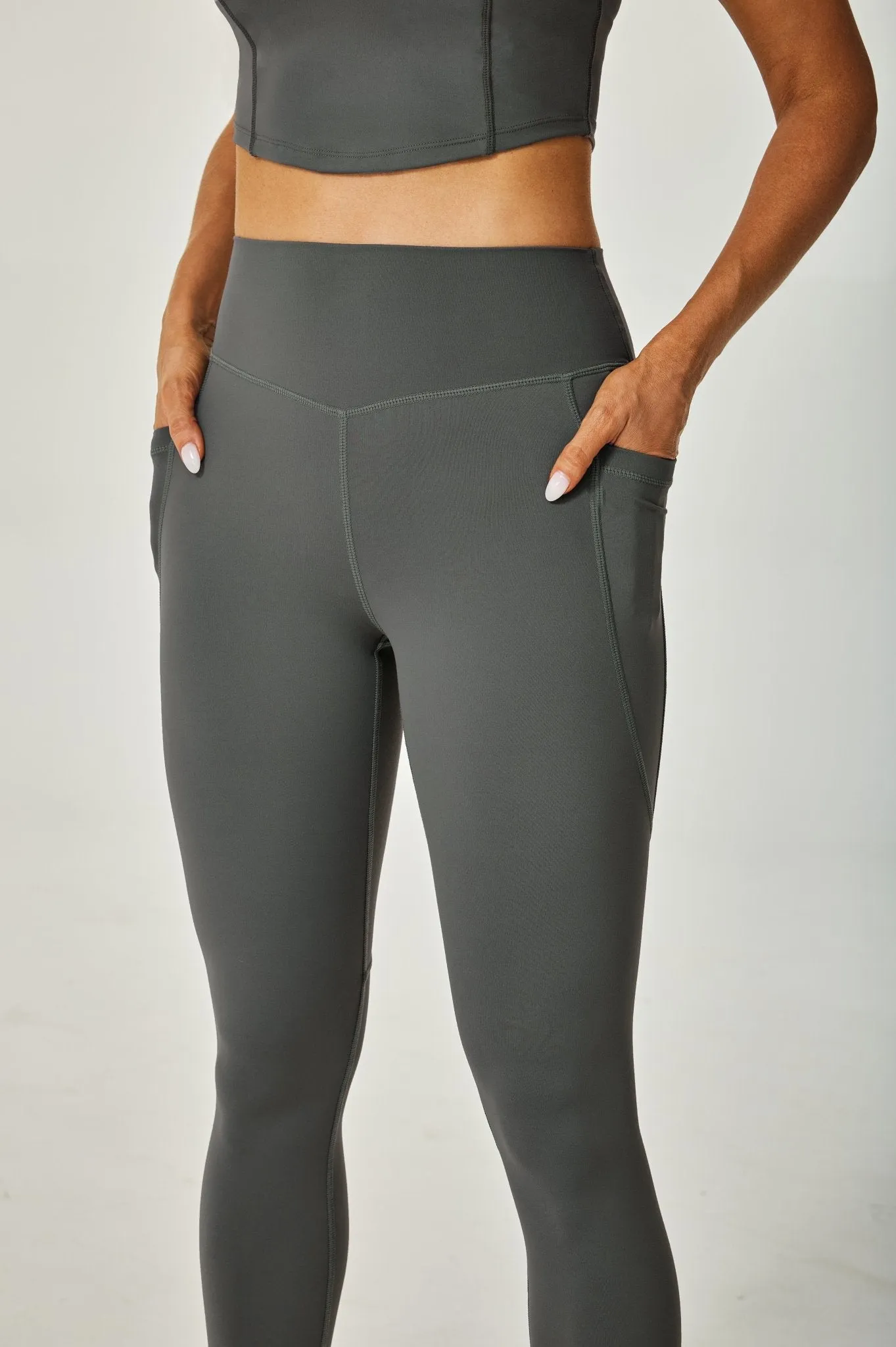 Airflow High-waisted Leggings with Pockets - Dark Grey