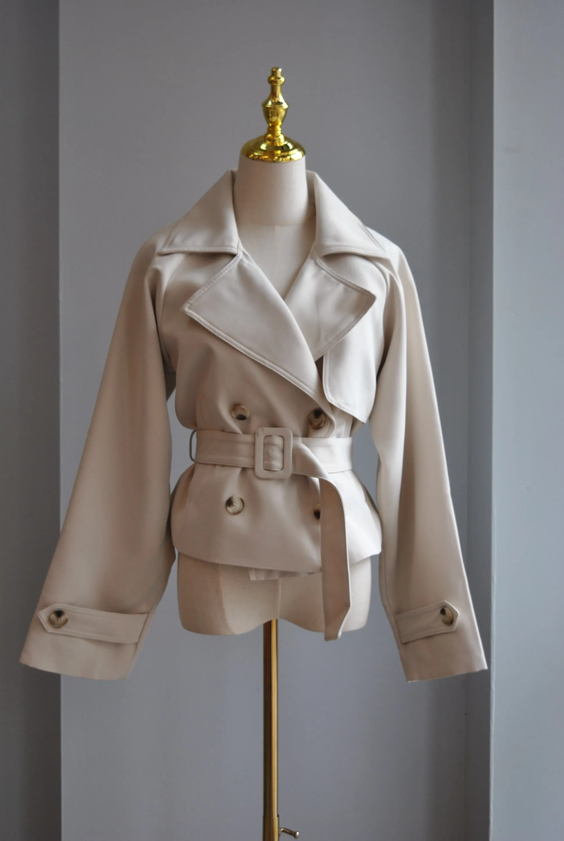 BEIGE COPPED TRENCH COAT