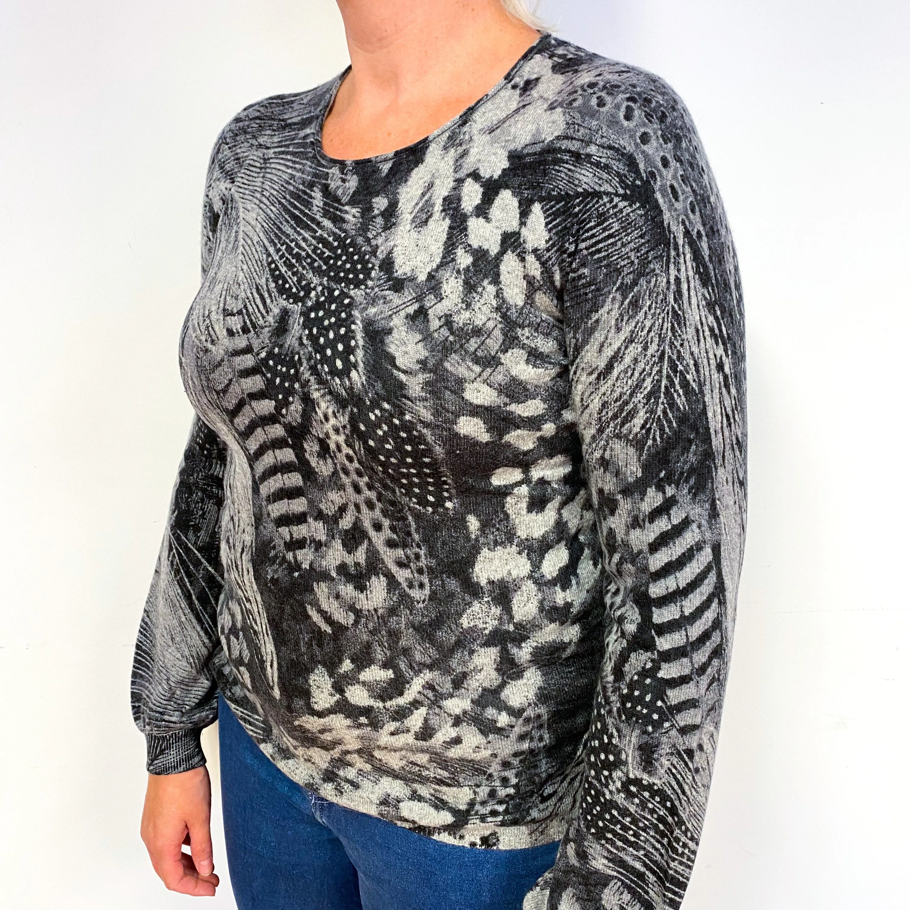 Grey Feather Pattern Cashmere Crew Neck Jumper Large