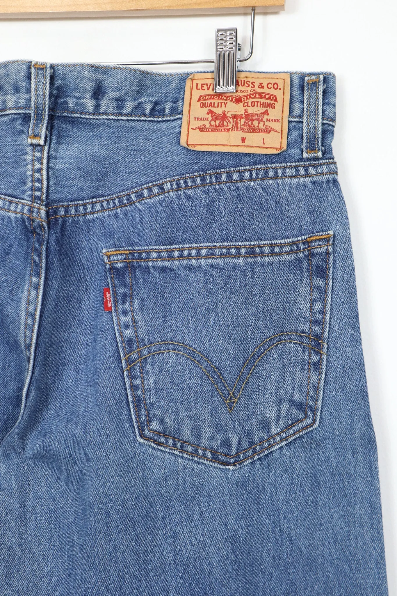 Vintage Levi's Relaxed Fit Jeans 01